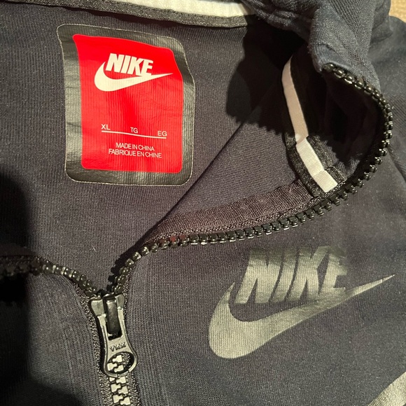 Nike tech fleece zip up sweater - Picture 2 of 3